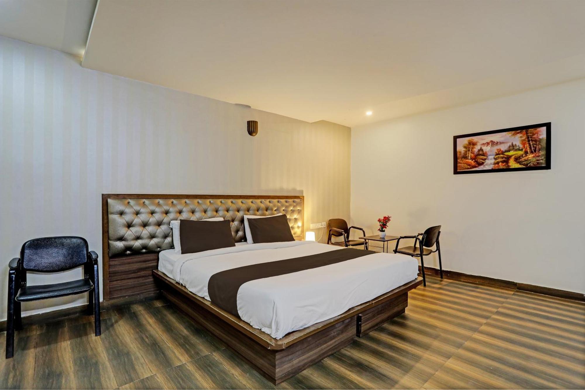 Capital O Surabhi Elite Near Miraj Cinemas - Shalini Shivani Sururnagar Exteriér fotografie