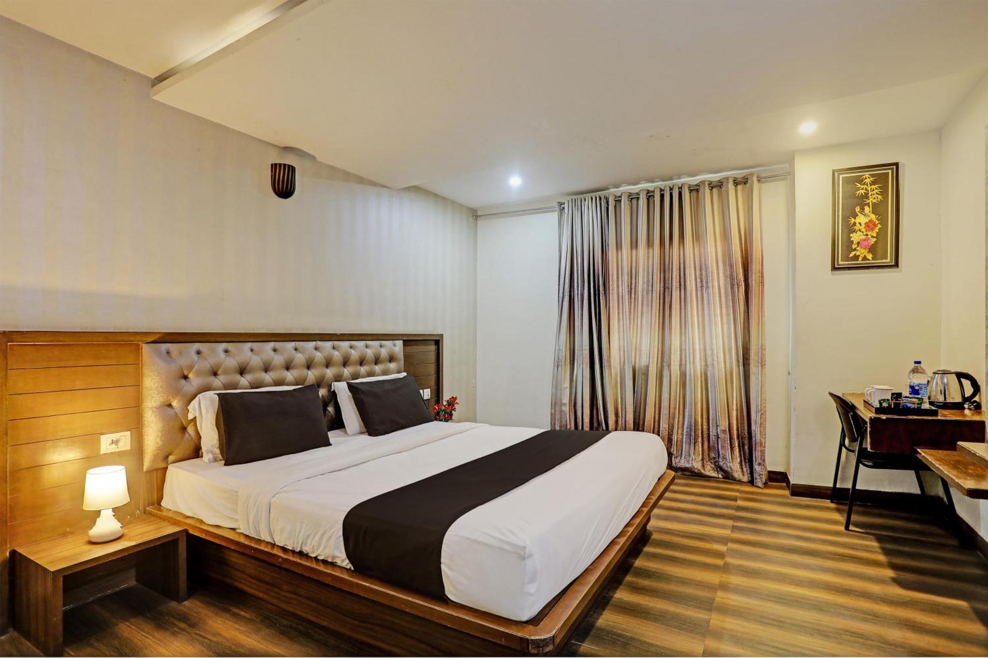 Capital O Surabhi Elite Near Miraj Cinemas - Shalini Shivani Sururnagar Exteriér fotografie