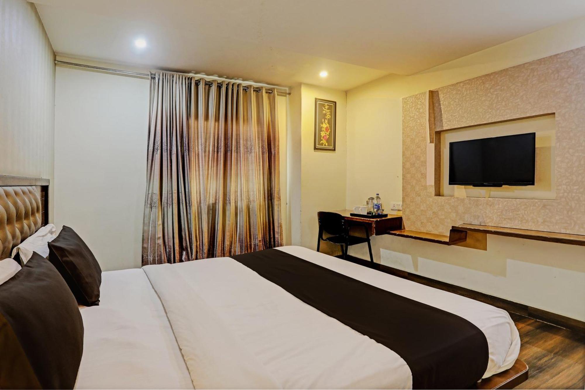 Capital O Surabhi Elite Near Miraj Cinemas - Shalini Shivani Sururnagar Exteriér fotografie