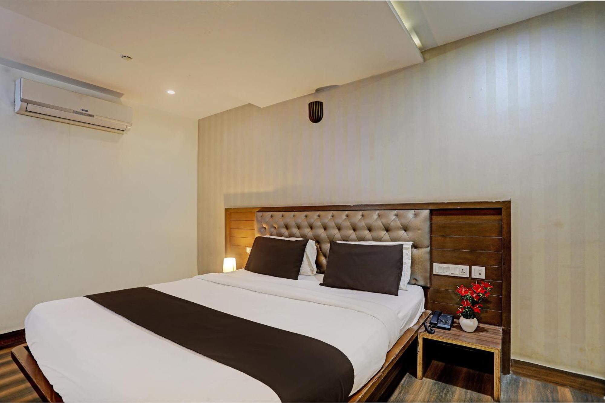 Capital O Surabhi Elite Near Miraj Cinemas - Shalini Shivani Sururnagar Exteriér fotografie