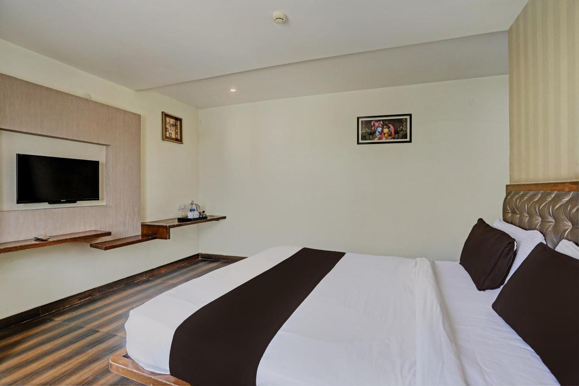 Capital O Surabhi Elite Near Miraj Cinemas - Shalini Shivani Sururnagar Exteriér fotografie