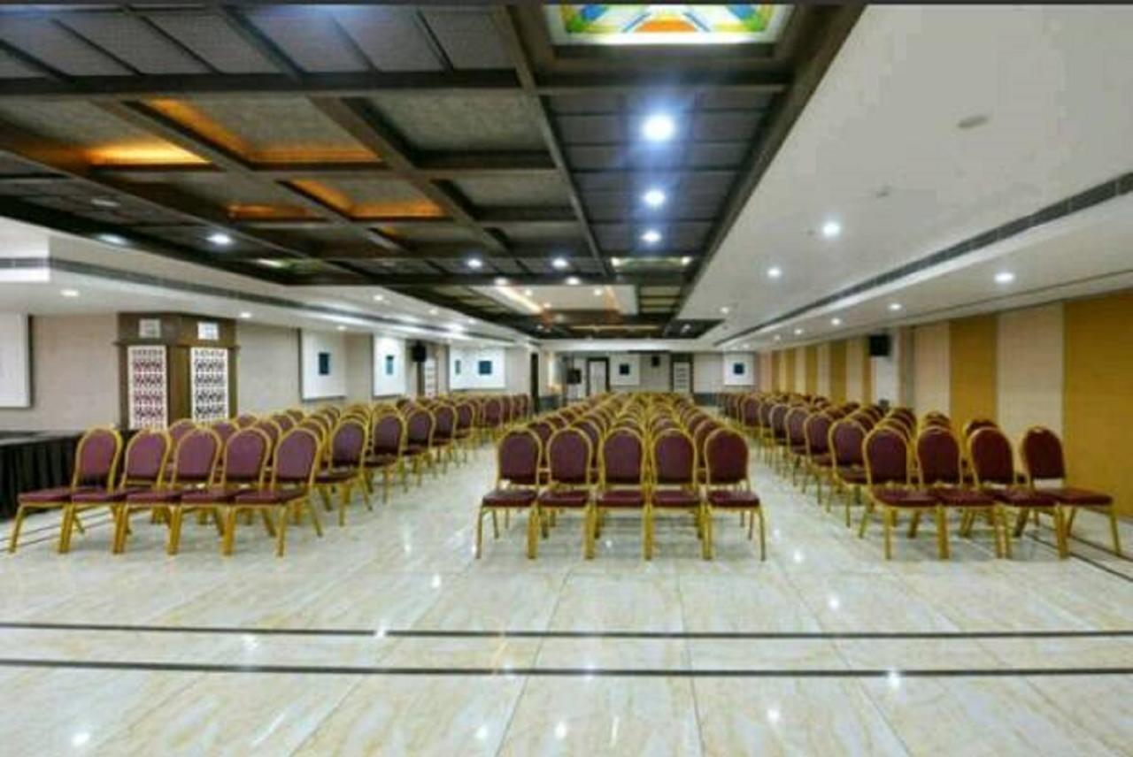 Capital O Surabhi Elite Near Miraj Cinemas - Shalini Shivani Sururnagar Exteriér fotografie